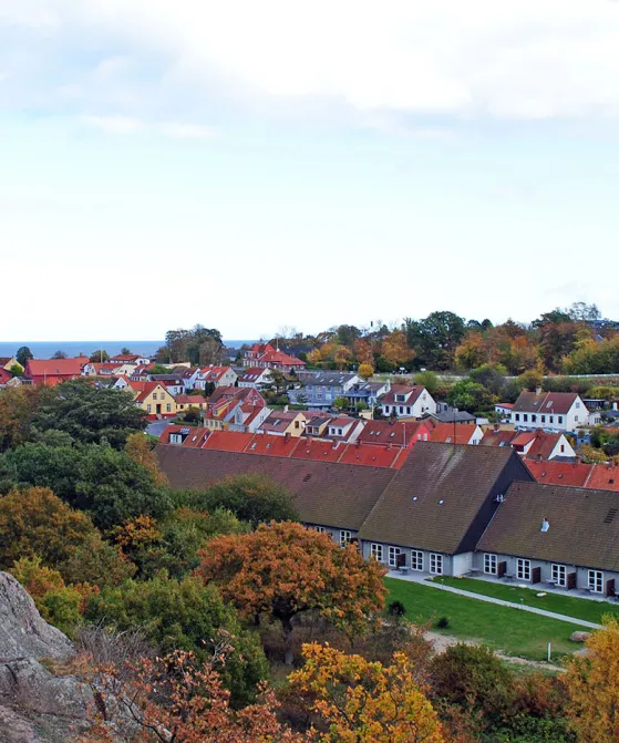 Sandvig Søpark set fra klipperne