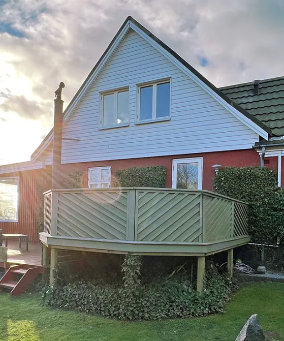 Arnager Seaview - Sommerhus set fra haven