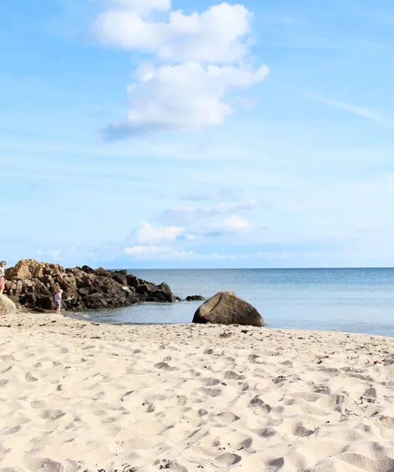 Sandkås Strand - Sand og klipper i malerisk forening