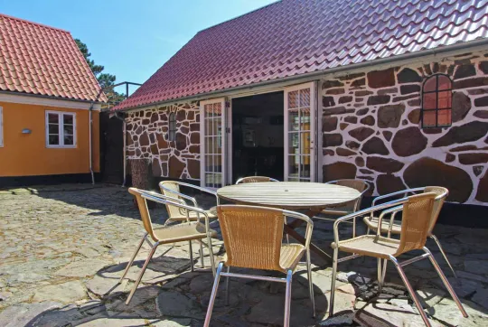 Feddet Balka - Gård med havemøbler