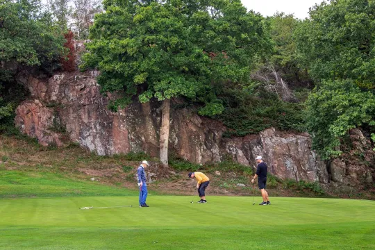 Spil golf i naturskønne omgivelser på Bornholm