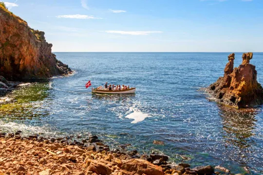 Oplev Bornholm fra vandsiden på en tur langs kysten