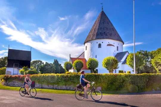 Tag på cykeltur og besøg rundkirkerne på Bornholm