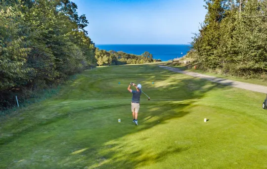 Spil golf på Bornholm ved Rø golfbaner hos Gudhjem Golfklub