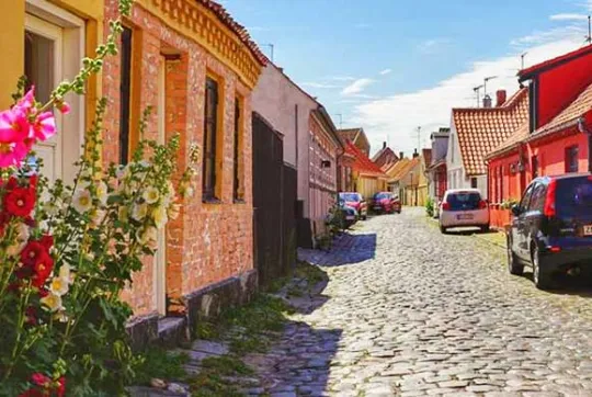 Bo nær det hyggelige Rønne centrum